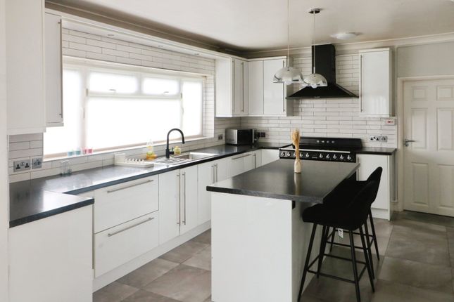 63, Chudleigh Crescent, Ilford photo 4