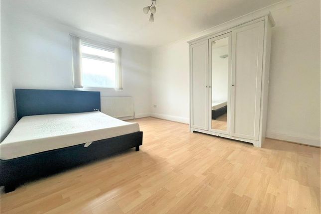 Flat 1, 204, London Road, Surrey photo 4