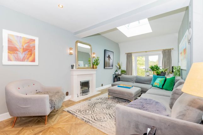 28 Ayling Lane, Aldershot photo 2