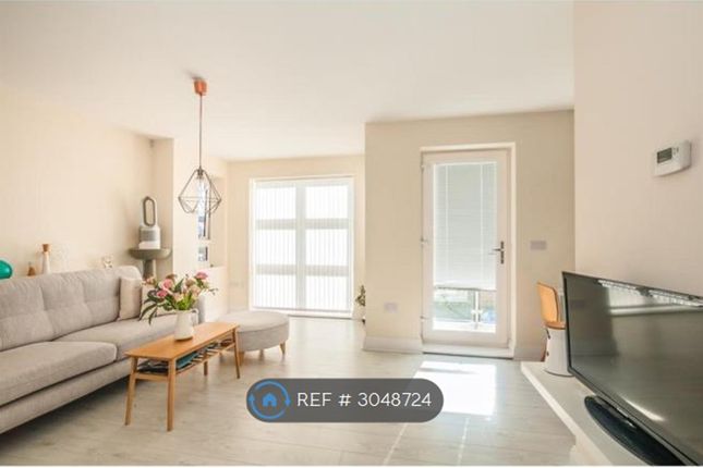 Flat, Keepers Court Raven Drive, Maidenhead photo 2