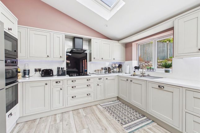 13, Stonelow Crescent, Dronfield photo 4