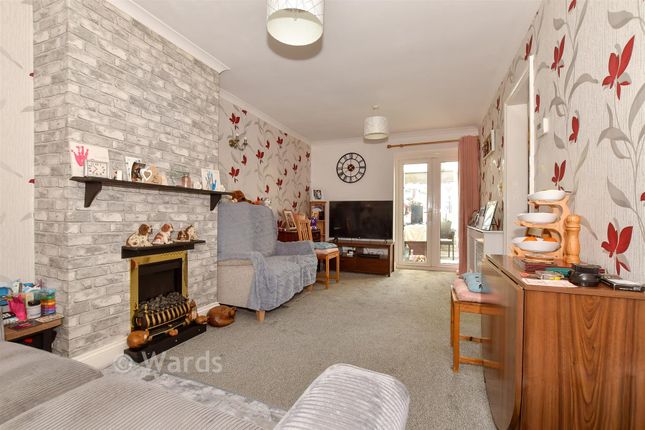 66, Woodrow Chase, Herne Bay photo 3
