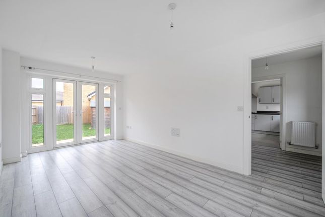 2 FRUIT BAT LANE, Calcot - M4 J12 access, Reading photo 3