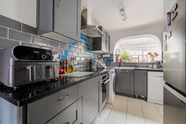 129, Winterslow Drive, Hampshire photo 3