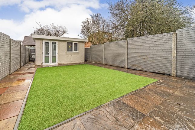 201, Chertsey Rise, Stevenage photo 2