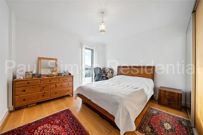 Flat for sale in Katherine Close, London