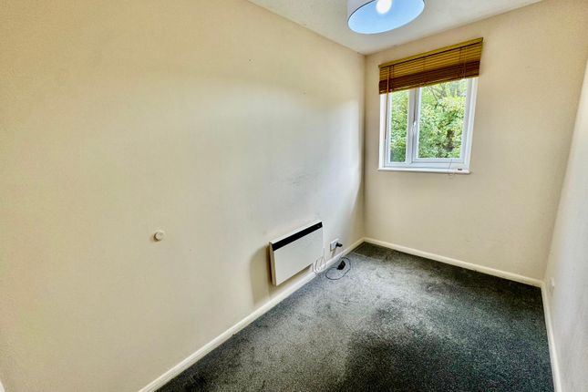 Flat 28, Tor Close, WATERLOOVILLE photo 5
