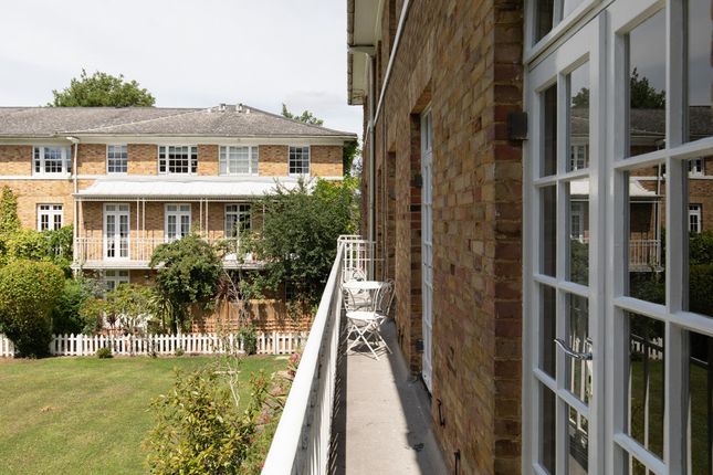 24, Langford Green, Camberwell photo 2