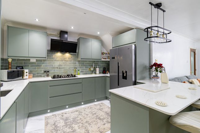 25 Hipkin Road, Dersingham, Norfolk photo 4
