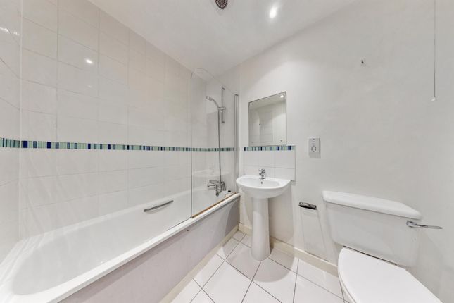 Flat for sale in Fondent Court, Taylor Place, Bow