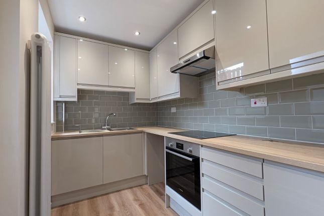 Flat B, 156, Folkestone Road, Kent photo 4
