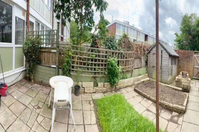 Thumbnail Shared accommodation to rent in Ibsley Gardens, London