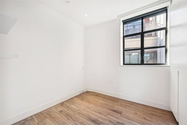 Flat for sale in Artillery Row, London