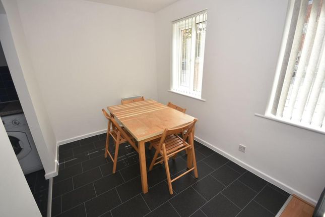 Flat to rent in Stretford Rd, Hulme, Manchester.
