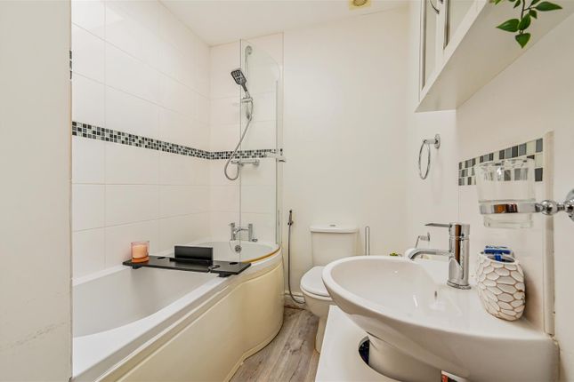 Bathroom Reverse.Jpg