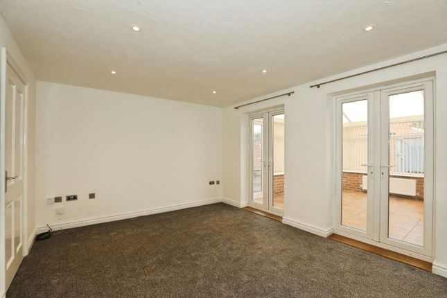 32, Cricklewood Drive, Stoke-on-Trent photo 2