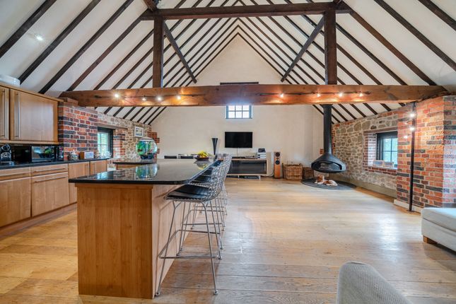 Oakwood Barn, Wishanger Lane, Farnham photo 2