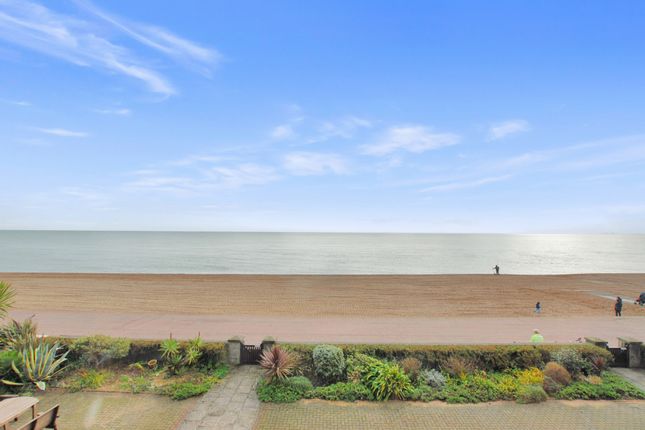 Flat for sale in Marine Parade, Hythe