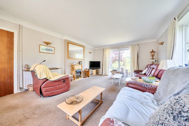 2, Woodroyd Avenue, Surrey photo 2