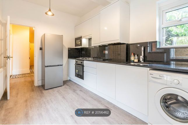 Thumbnail Flat to rent in The Crest, London