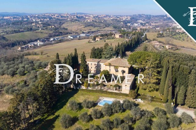 Thumbnail Villa for sale in Strada di Pieve A Bozzone, Siena, Toscana