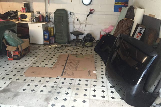Commercial property to let in Auto Trim Workshop, New Milton