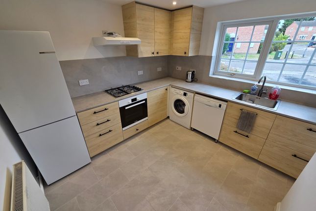17, Luton photo 4