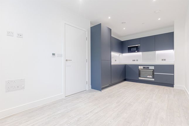64, Clovelly Road, Hounslow photo 2