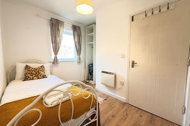 53, Pier Way, London photo 4