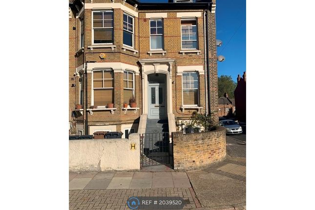 Flat to rent in Thistlewaite Road, London
