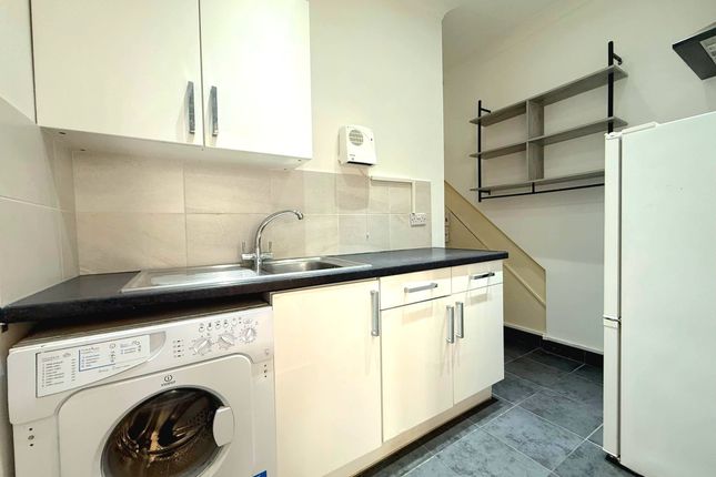 82, Station Road, Harrow photo 3