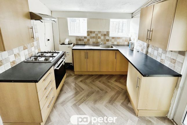 32, NEWPORT photo 4