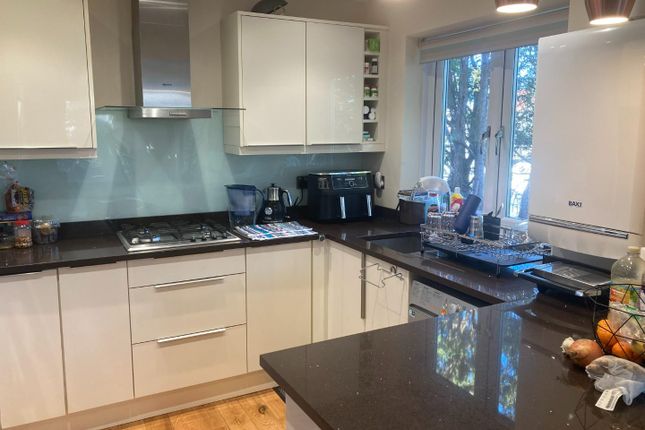 Flat to rent in Deans Court, The Avenue, Llandaff, Cardiff