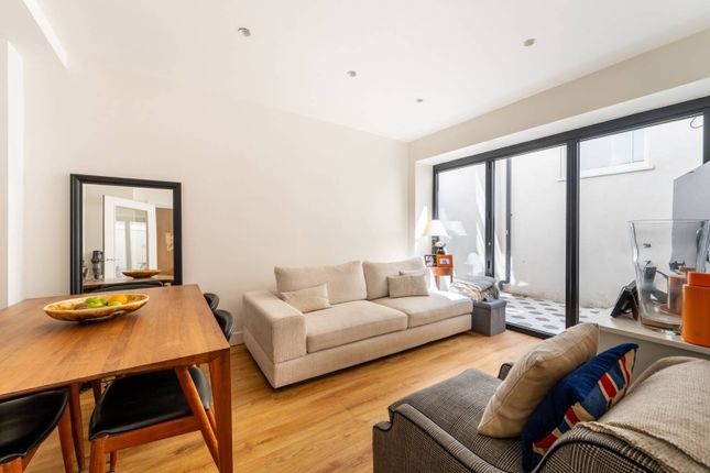 Flat to rent in Boundary Road, St John's Wood, London