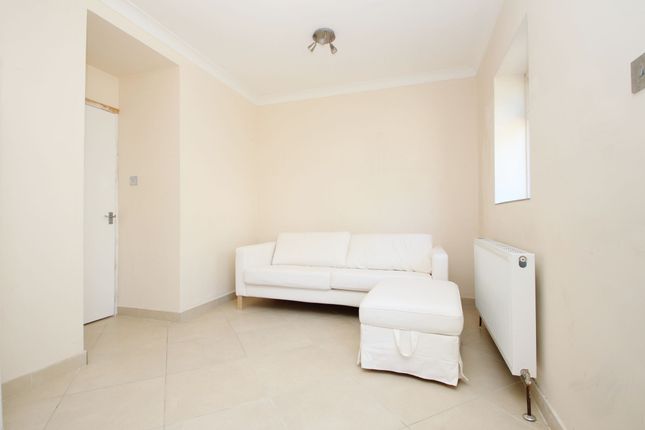 Flat 1, 185 Holdenhurst Road, Bournemouth photo 4