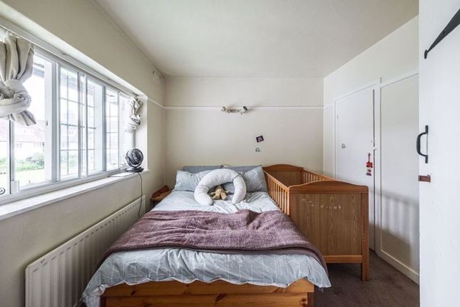 30 Waterlow Court, Heath Close, Hampstead Garden Suburb photo 5