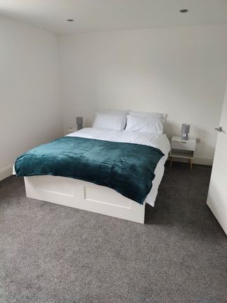 Luxurious Modern 4 Bedroom House