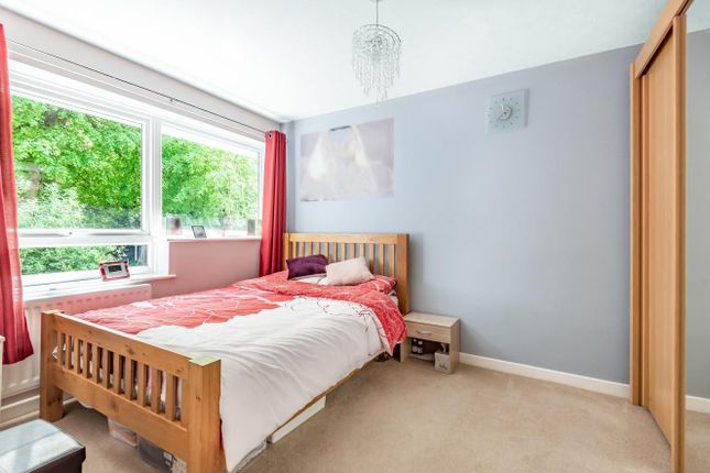 22, Glassonby Walk, Camberley photo 4