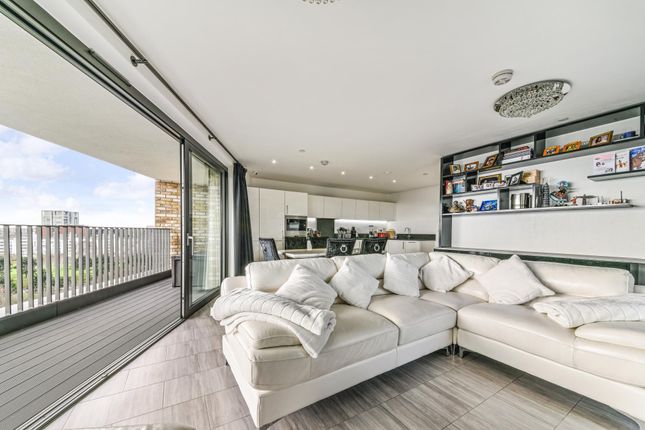 Thumbnail Flat for sale in Kingfisher Heights, Royal Wharf, London