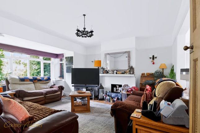 3 Golden Avenue, Littlehampton photo 2