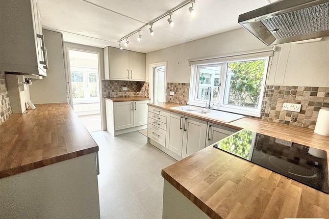 12, Moonridge, Exeter photo 4