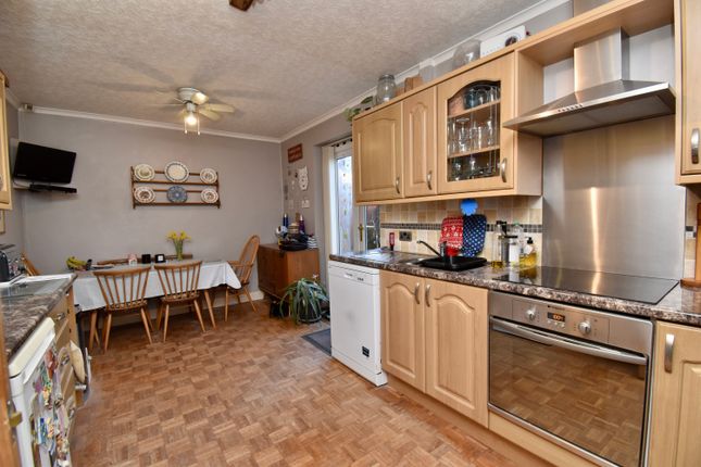 16, Huntlea Avenue, Lincoln photo 2