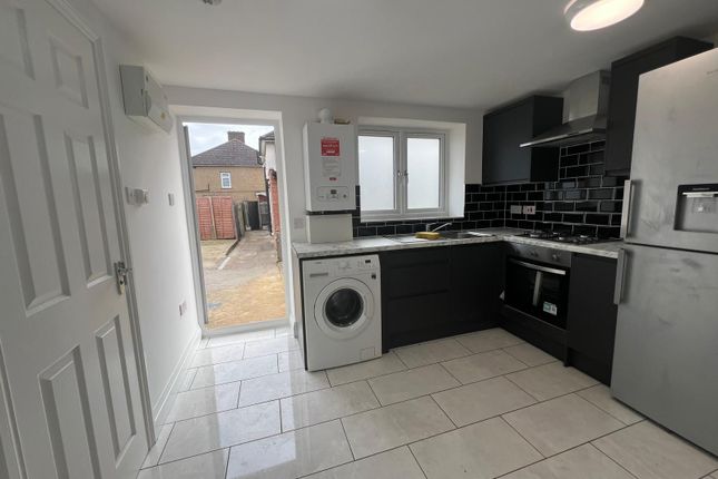 eleanor garden, dagenham photo 4