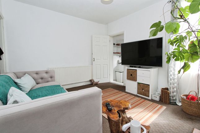 66, Filey Road, Reading photo 4