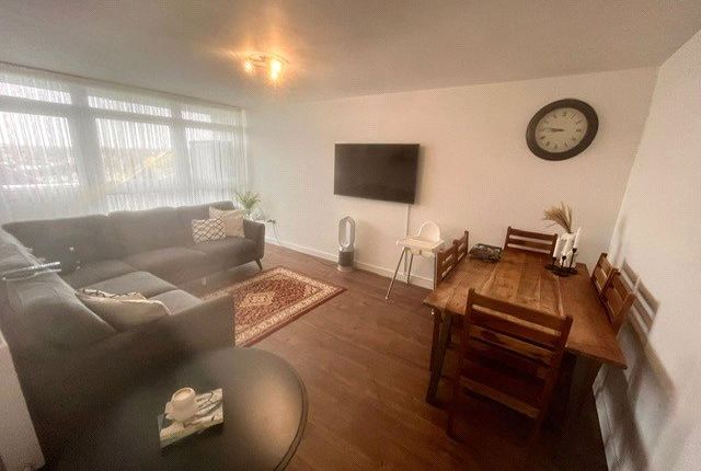 Flat to rent in Broomcroft Avenue, Yeading, Greater London