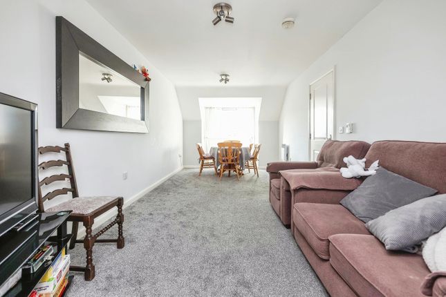 52, Magdala Court, Worcester photo 2