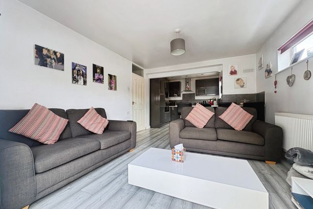 61, Woodside Road, Surrey photo 3