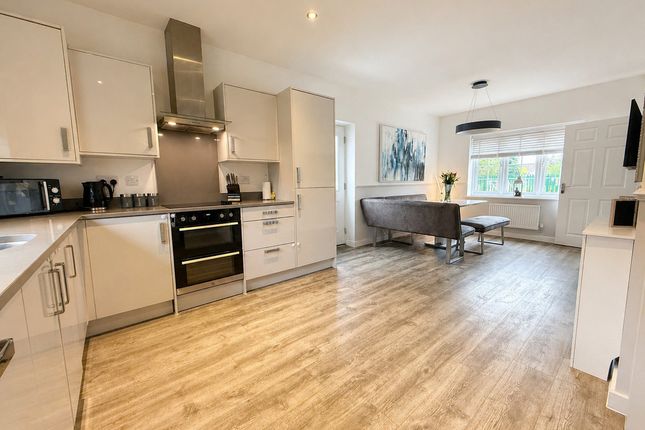45, Hicks Close, Swindon photo 4