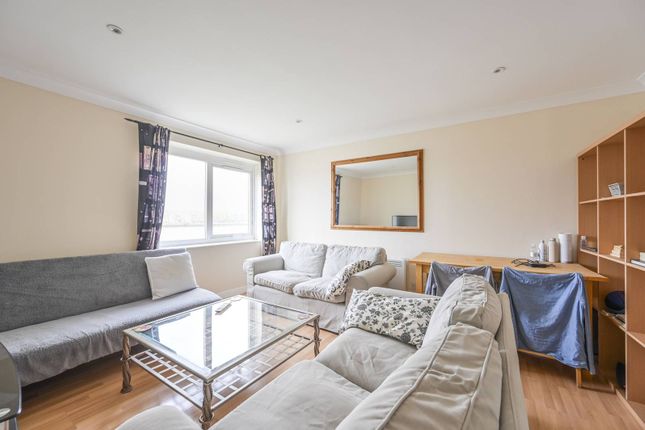 Flat to rent in Ferguson Close, Isle Of Dogs, London