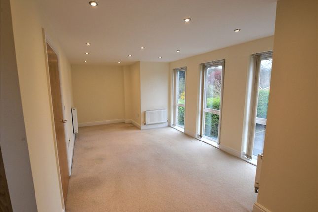 8 Oakley Court,, Stoke Lane, Nottingham photo 2